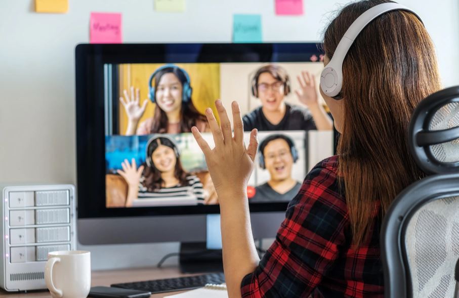 How to Stay Connected in Virtual Classrooms: Building a Community Online