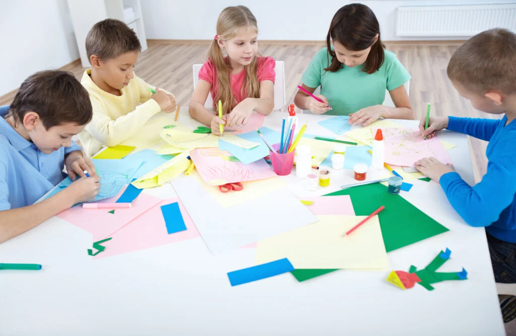 schoolchildren learning crafts 1024x667 1